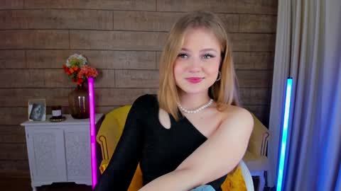 Snapshot of selinswarovski chatting on 02.03.25 SelinSwarovski online show from 02.03.25