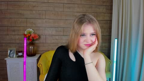 Snapshot of selinswarovski chatting on 02.04.25 SelinSwarovski online show from 02.04.25