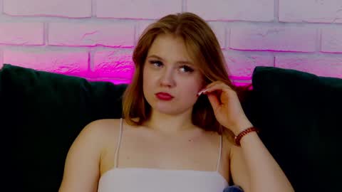 Snapshot of selinswarovski chatting on 02.06.25 SelinSwarovski online show from 02.06.25