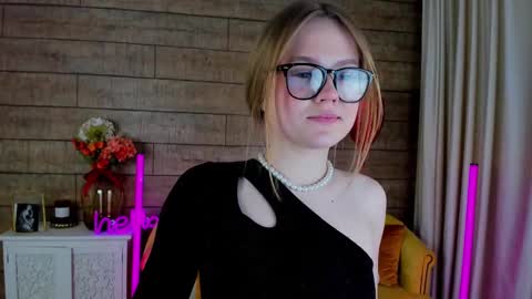 Snapshot of selinswarovski chatting on 02.17.25 SelinSwarovski online show from 02.17.25