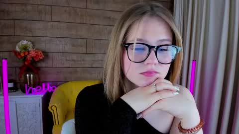 Snapshot of selinswarovski chatting on 02.17.25 SelinSwarovski online show from 02.17.25