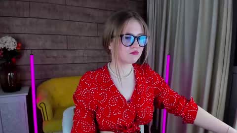 Snapshot of selinswarovski chatting on 02.18.25 SelinSwarovski online show from 02.18.25