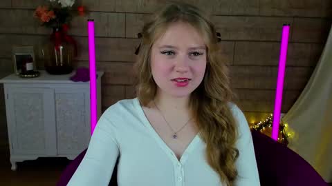 Snapshot of selinswarovski chatting on 03.09.25 SelinSwarovski online show from 03.09.25