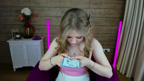 Snapshot of selinswarovski chatting on 03.11.25 SelinSwarovski online show from 03.11.25