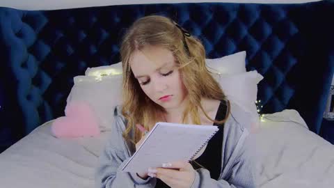 Snapshot of selinswarovski chatting on 03.11.25 SelinSwarovski online show from 03.11.25