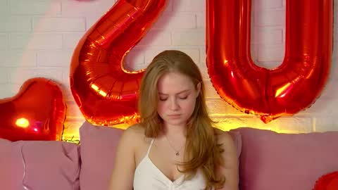 Snapshot of selinswarovski chatting on 09.09.25 SelinSwarovski online show from 09.09.25