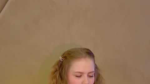 Snapshot of selinswarovski chatting on 09.10.25 SelinSwarovski online show from 09.10.25