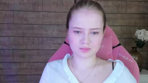 Snapshot of selinswarovski chatting on 09.15.25 SelinSwarovski online show from 09.15.25