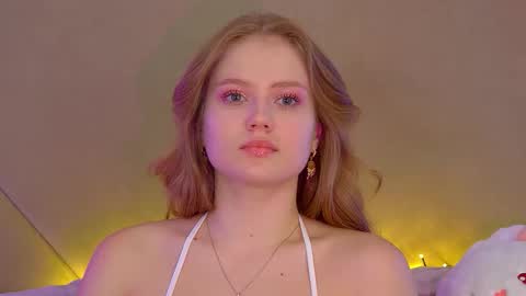 Snapshot of selinswarovski chatting on 09.17.25 SelinSwarovski online show from 09.17.25