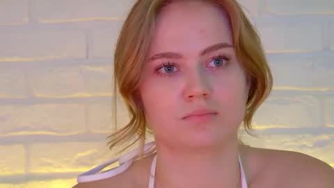 Snapshot of selinswarovski chatting on 09.22.25 SelinSwarovski online show from 09.22.25