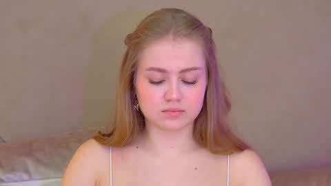 Snapshot of selinswarovski chatting on 09.26.25 SelinSwarovski online show from 09.26.25