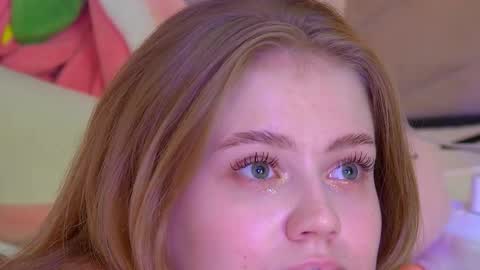 Snapshot of selinswarovski chatting on 09.28.25 SelinSwarovski online show from 09.28.25