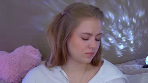 Snapshot of selinswarovski chatting on 10.03.25 SelinSwarovski online show from 10.03.25