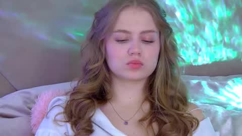 Snapshot of selinswarovski chatting on 10.04.25 SelinSwarovski online show from 10.04.25