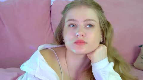 Snapshot of selinswarovski chatting on 10.11.25 SelinSwarovski online show from 10.11.25