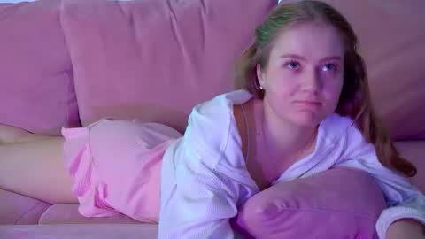 Snapshot of selinswarovski chatting on 10.12.25 SelinSwarovski online show from 10.12.25