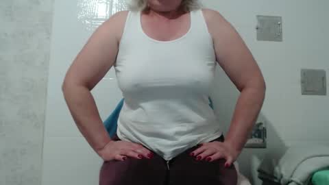 Snapshot of seniorita333 chatting on 11.25.25 Lenna online show from 11.25.25