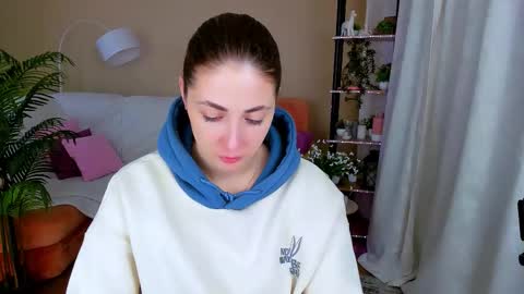 Snapshot of sensitiveheartt chatting on 10.05.25 sensitiveheartt online show from 10.05.25