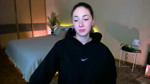 Snapshot of sensitiveheartt chatting on 10.08.25 sensitiveheartt online show from 10.08.25