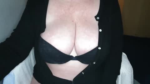 Snapshot of sensual_cris chatting on 02.04.25 CRIS online show from 02.04.25