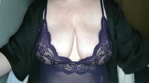 Snapshot of sensual_cris chatting on 02.18.25 CRIS online show from 02.18.25