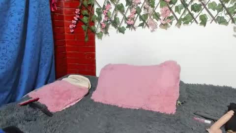 Snapshot of sensual_crital chatting on 09.30.25 cristal online show from 09.30.25