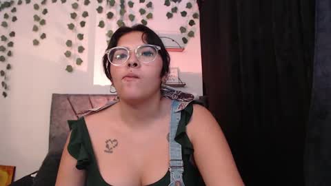 Snapshot of sensual_flame chatting on 02.20.25 Camille and sophie online show from 02.20.25