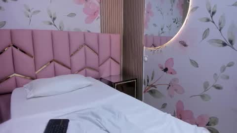 Sophie     online show from 12.01.25