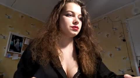 Snapshot of serafinayurick chatting on 02.15.26 May online show from 02.15.26