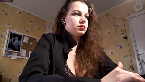 Snapshot of serafinayurick chatting on 02.16.26 May online show from 02.16.26