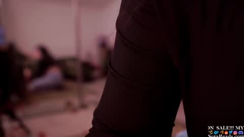 Snapshot of serareads chatting on 02.15.25 SeraReads online show from 02.15.25