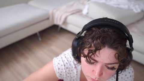 Snapshot of serareads chatting on 09.17.25 SeraReads online show from 09.17.25