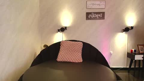 Snapshot of seren_bleck chatting on 02.15.25 Seren  Follow me online show from 02.15.25