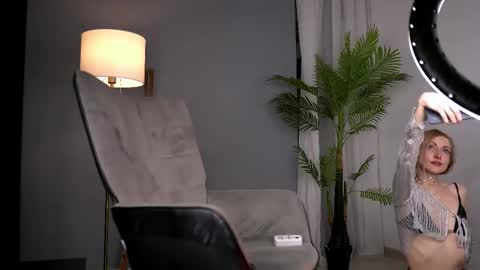 Snapshot of serenagrant chatting on 02.19.26 SerenaGrant online show from 02.19.26