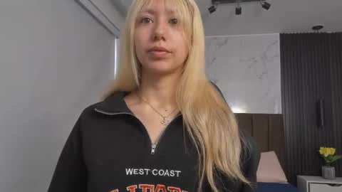 Serene online show from 10.04.25