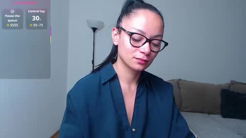 SereneSophi online show from 12.03.25