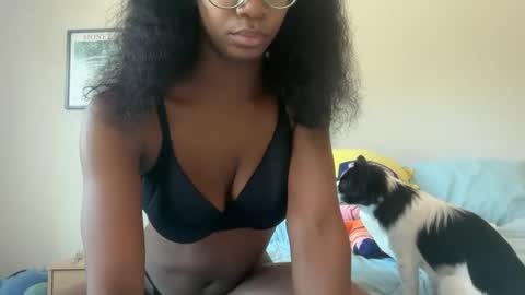 Serenity Bee   online show from 09.28.25