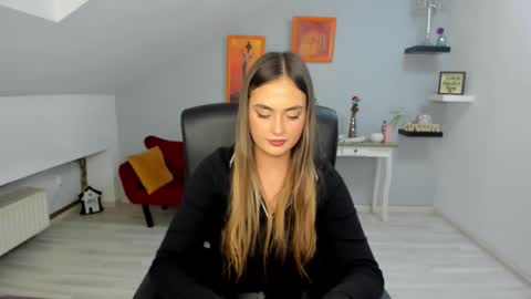 Snapshot of serenlys chatting on 11.04.25 serenlys online show from 11.04.25