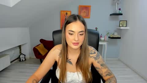 Snapshot of serenlys chatting on 11.08.25 serenlys online show from 11.08.25