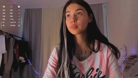 Snapshot of sergantt53 chatting on 11.07.25 Ariana online show from 11.07.25