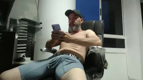 Snapshot of serioyhetero19 chatting on 05.11.26 hetero serio discreto online show from 05.11.26