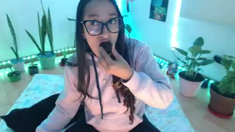Snapshot of seuctive_woman57 chatting on 06.15.26 samy online show from 06.15.26