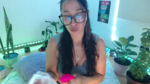 Snapshot of seuctive_woman57 chatting on 06.16.26 samy online show from 06.16.26