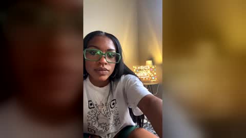 Snapshot of sevynsevinseven chatting on 12.15.25 sevynsevinseven online show from 12.15.25