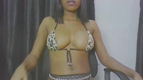 Snapshot of sexi_petite chatting on 11.13.25 Wealth online show from 11.13.25