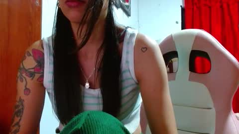 Snapshot of sexmilkdirty chatting on 12.18.25 sexmilkdirty online show from 12.18.25