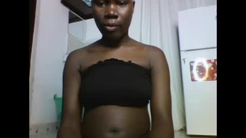 Snapshot of sexqueen02 chatting on 02.06.25 sexqueen02 online show from 02.06.25