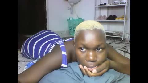 Snapshot of sexqueen02 chatting on 03.04.25 sexqueen02 online show from 03.04.25