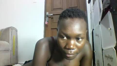 Snapshot of sexqueen02 chatting on 09.16.25 sexqueen02 online show from 09.16.25