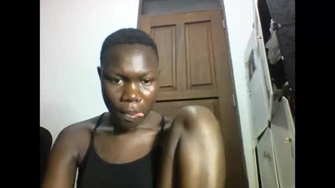 Snapshot of sexqueen02 chatting on 10.26.25 sexqueen02 online show from 10.26.25